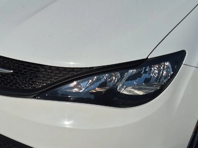 Used 2023 White Chrysler LX image 9