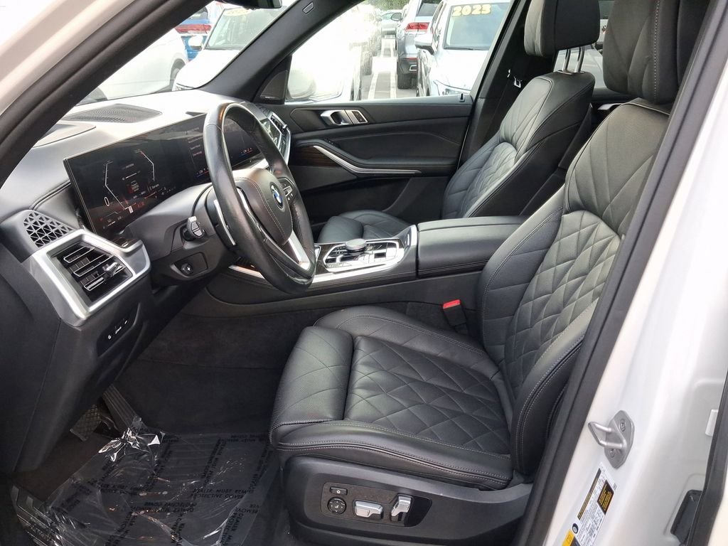 Used 2024 White BMW sDrive40i image 17
