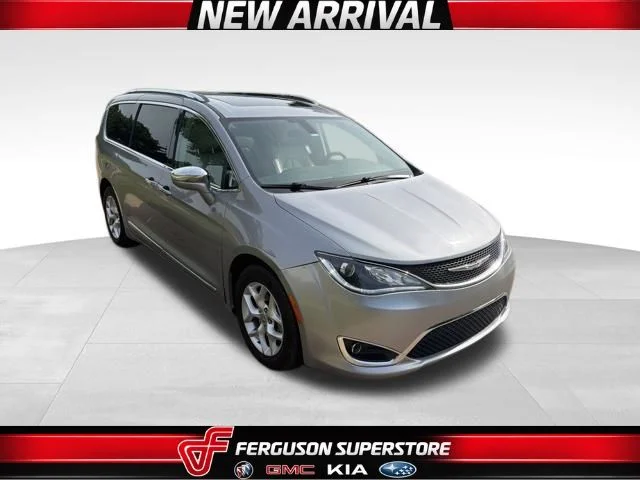 2020 Chrysler Pacifica Limited's photo