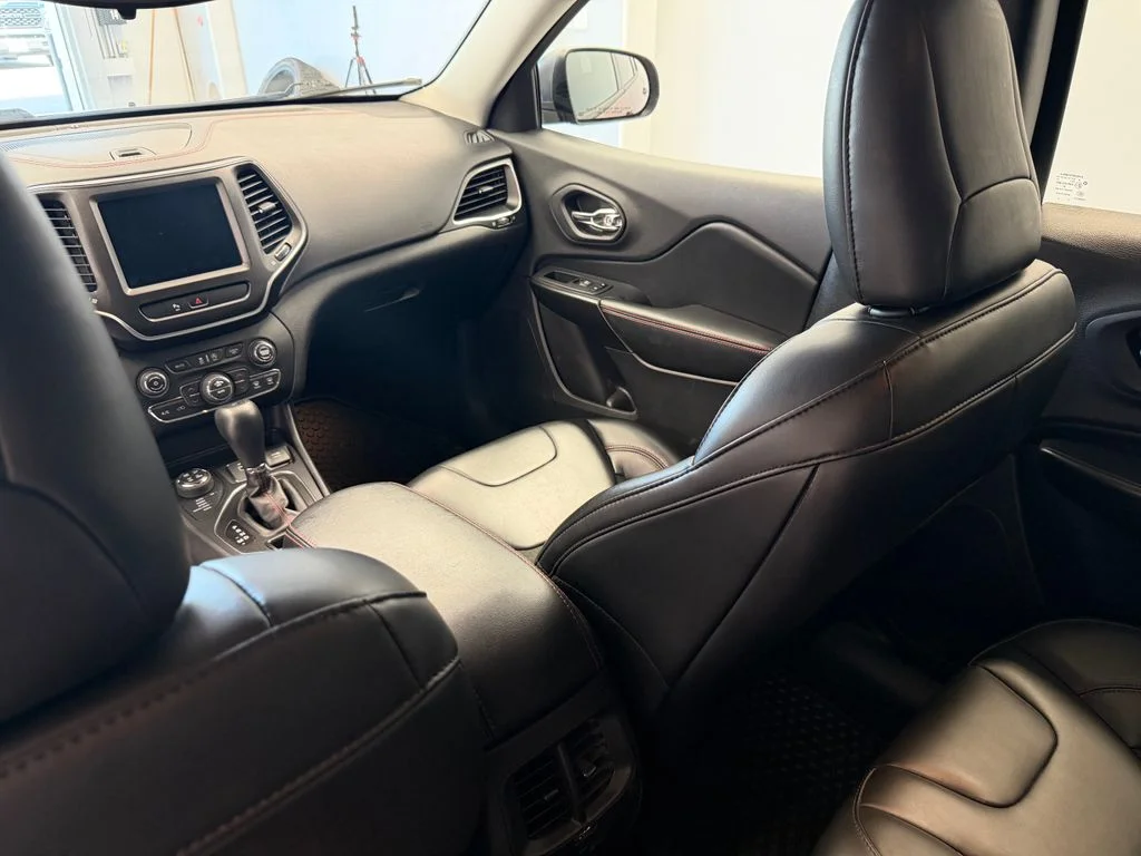 Used 2020 Red Jeep Trailhawk image 12