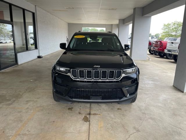 Used 2023 Black Jeep Laredo image 6