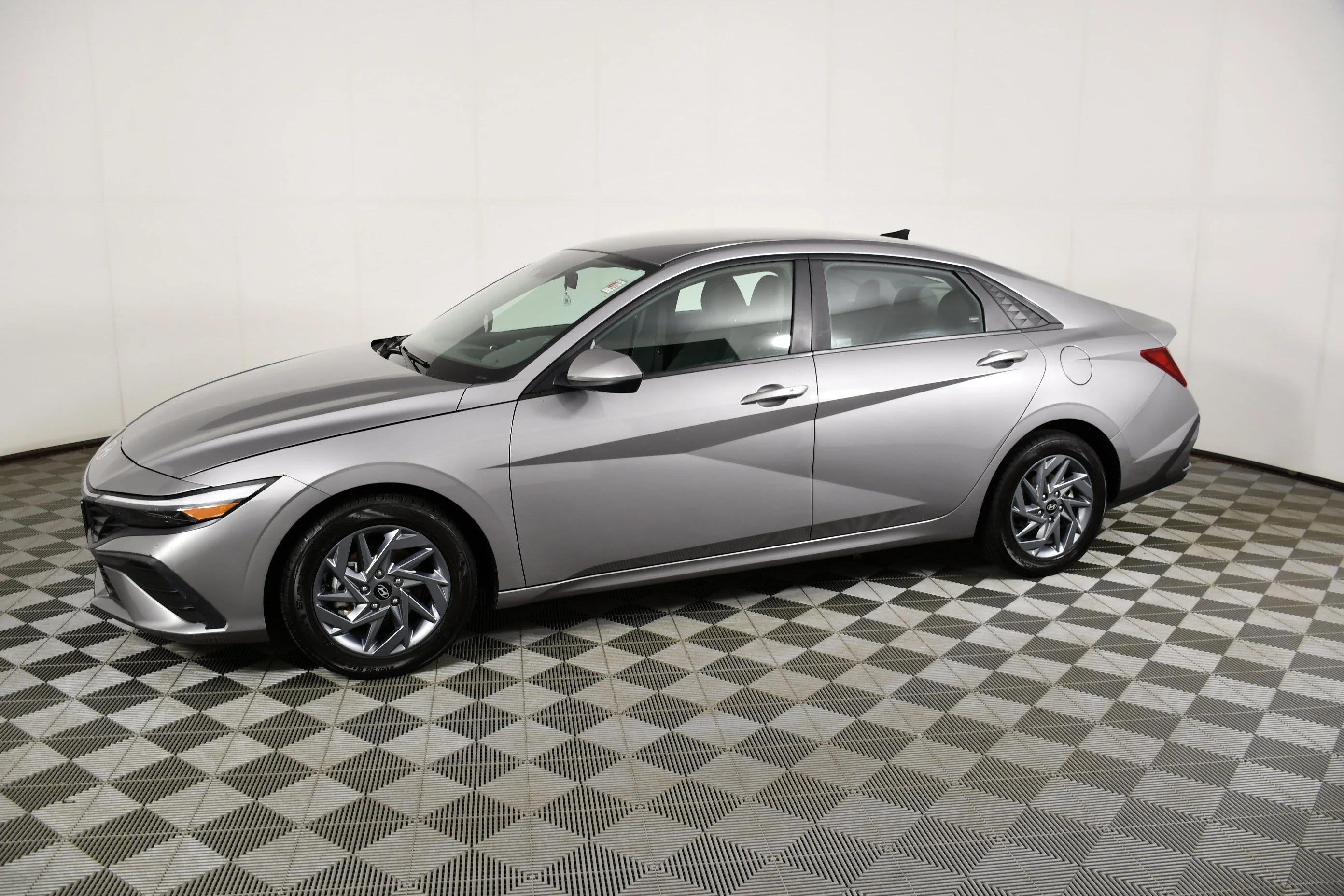 Used 2024 Fluid Metal Hyundai SEL image 9
