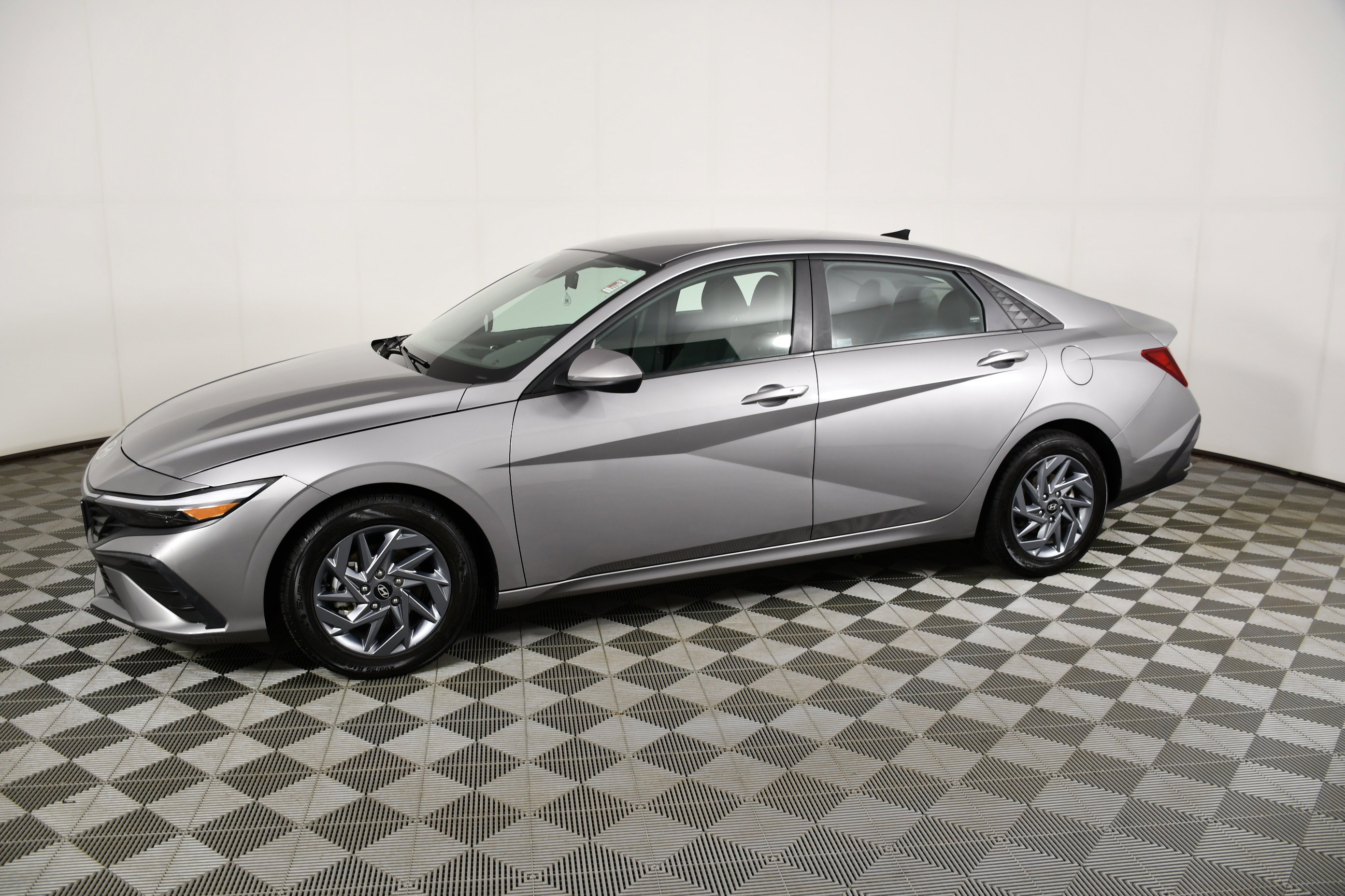 Used 2024 Fluid Metal Hyundai SEL image 9