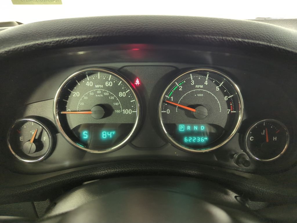 Used 2018 White Jeep Unlimited Sahara image 35