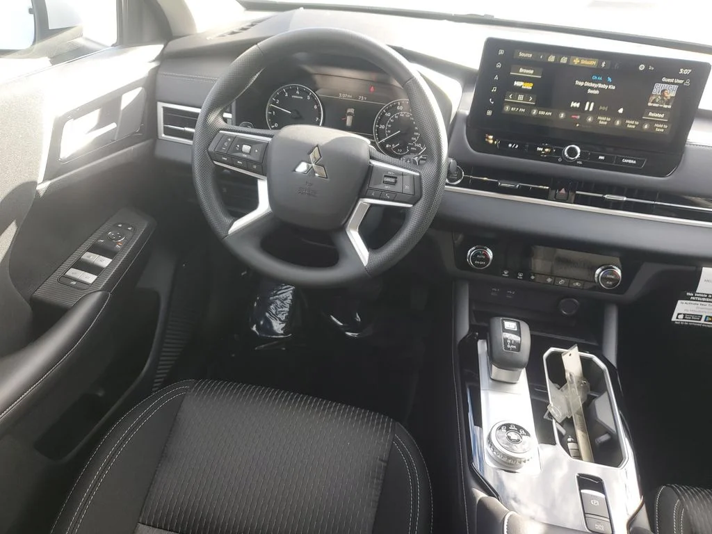 2026 Mitsubishi Outlander ES - Photo 10