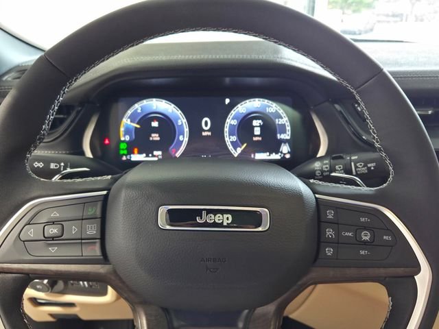 New 2026 Diamond Black Crystal Pearl-Coat Exterior Paint Jeep Limited image 25