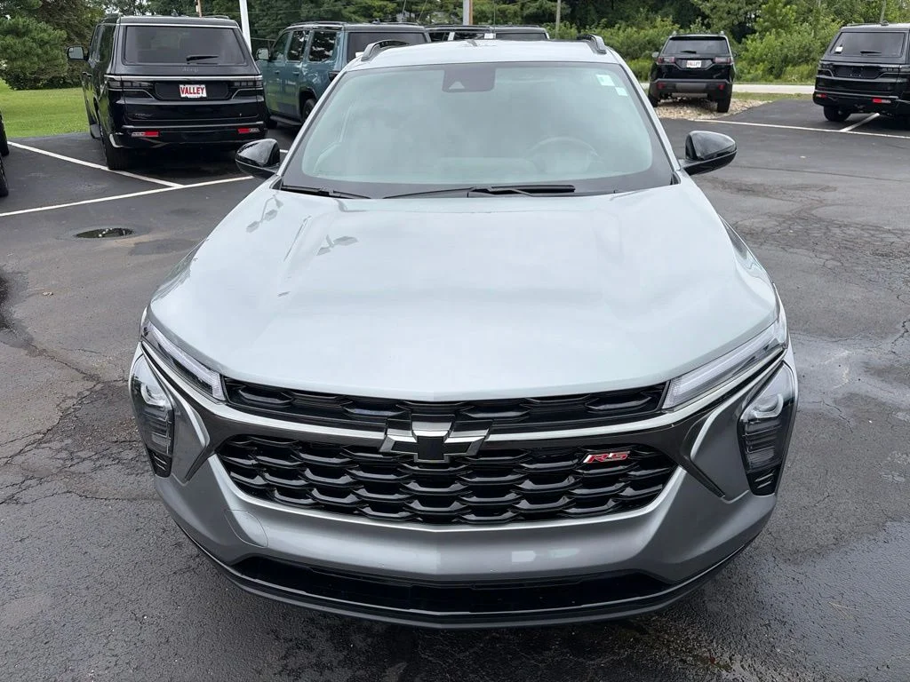 Certified Used 2025 Gray Chevrolet 2RS image 3