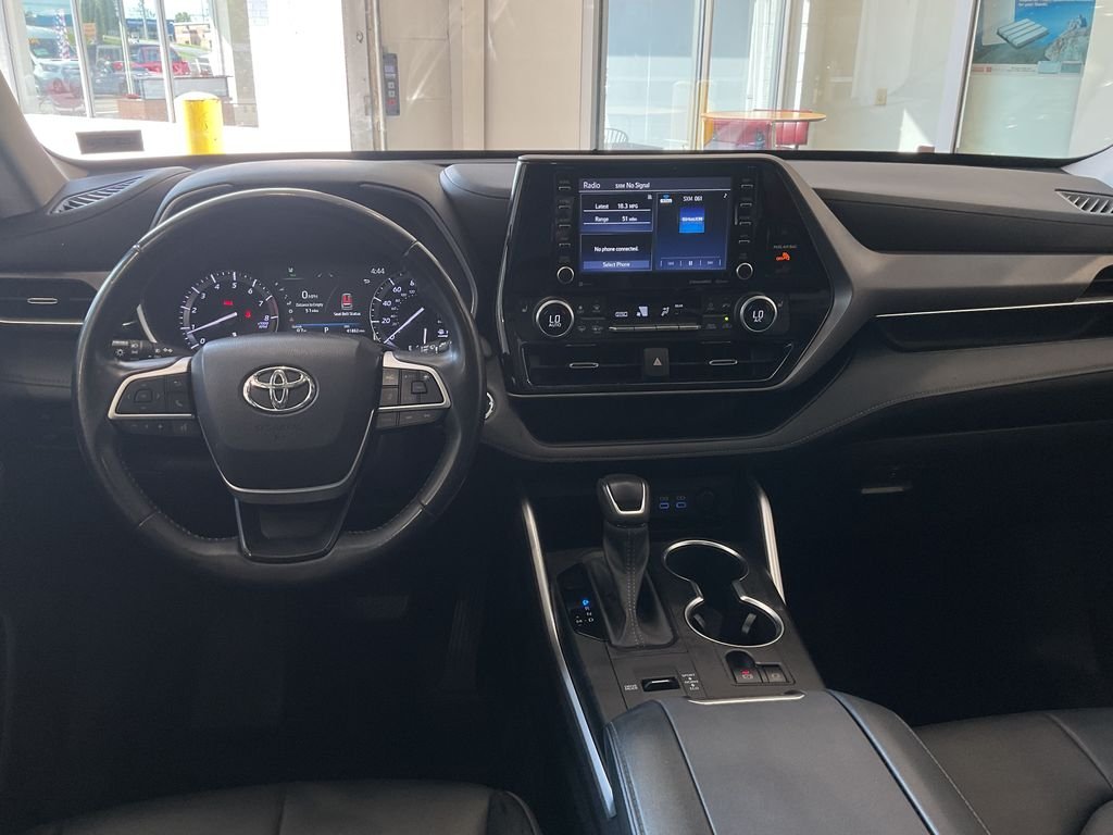 Used 2022 Gray Toyota XLE image 37