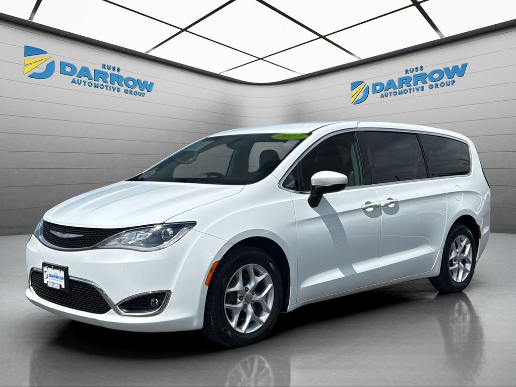 2017 Chrysler Pacifica Touring Plus's photo