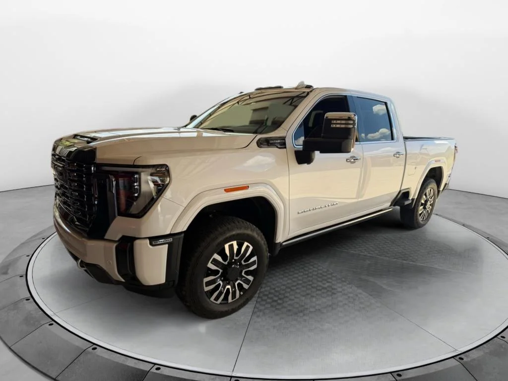 Used 2024 White Frost Tricoat GMC Denali Ultimate image 1