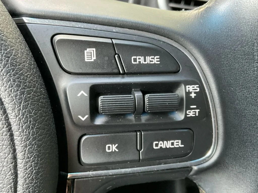 Used 2018 Red Kia EX image 35