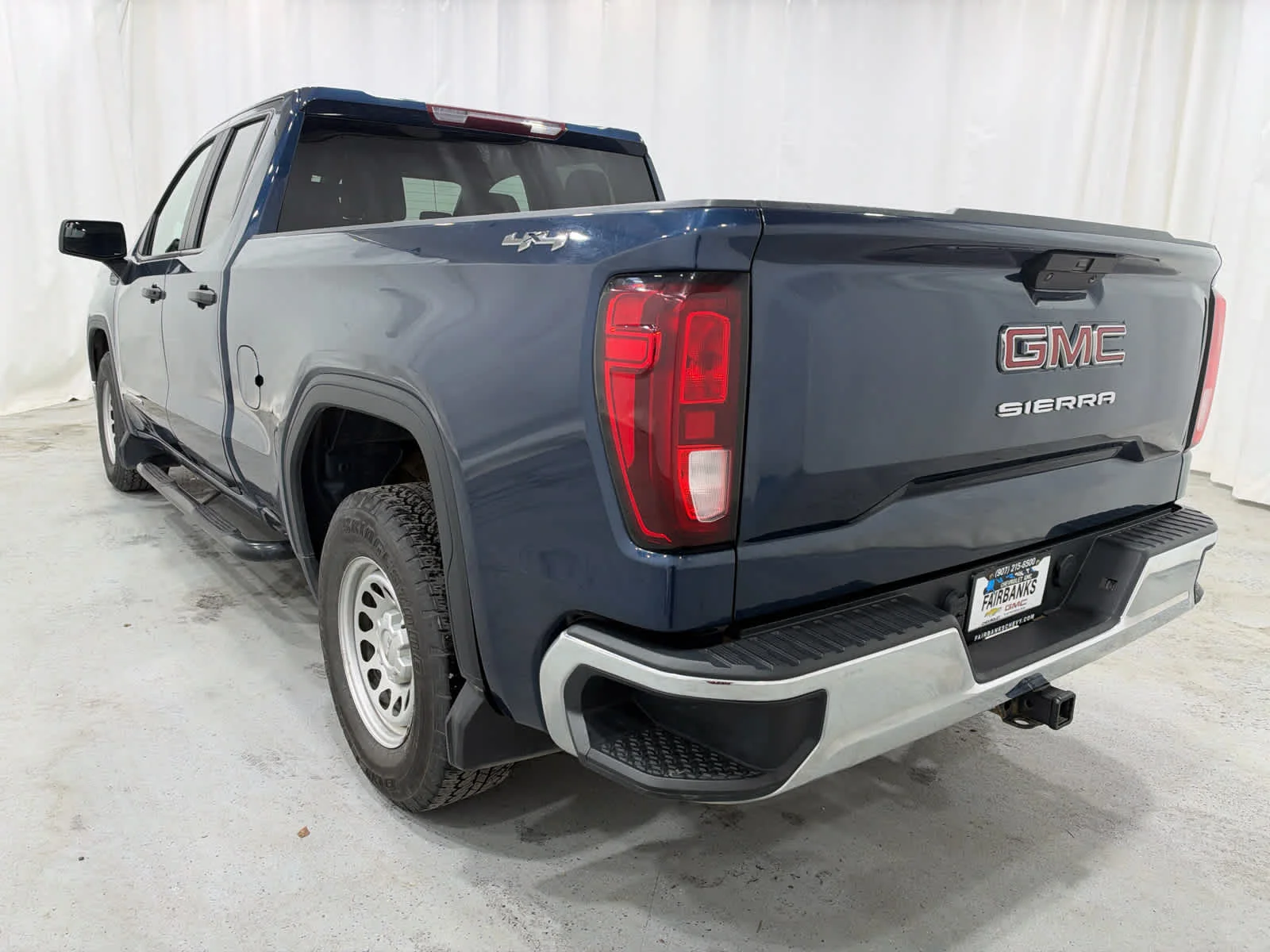 Certified Used 2021 PACIFIC BLUE METALLIC GMC 4WD Double Cab Standard Box image 3