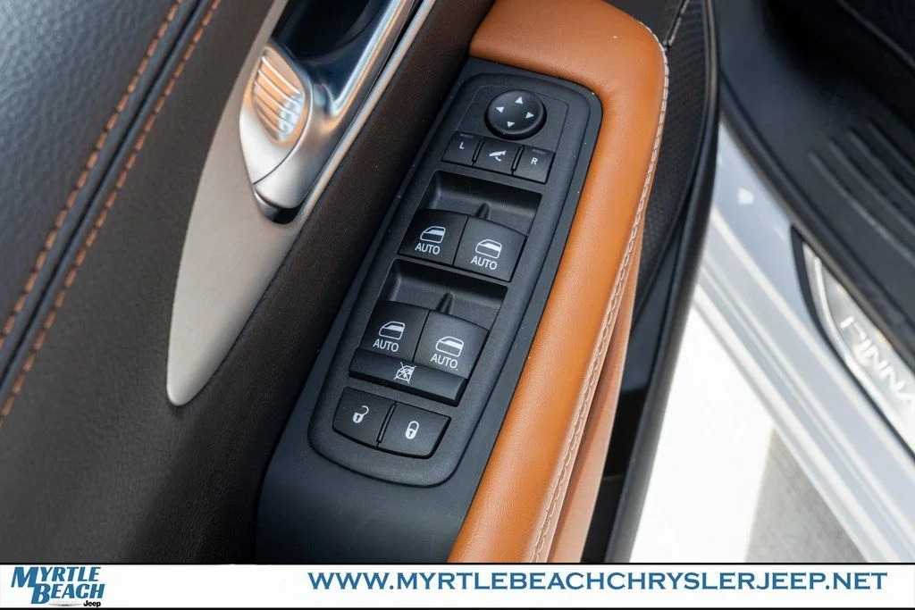 New 2026 Bright White Clear-Coat Exterior Paint Chrysler Pinnacle image 18