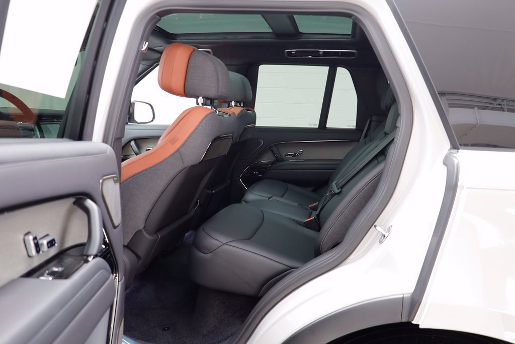 New 2026 Borasco Grey LAND ROVER SV Signature Suite image 19