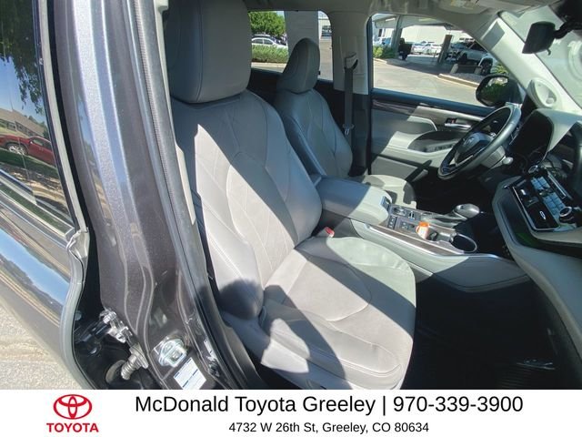 Used 2022 Gray Toyota Platinum image 26