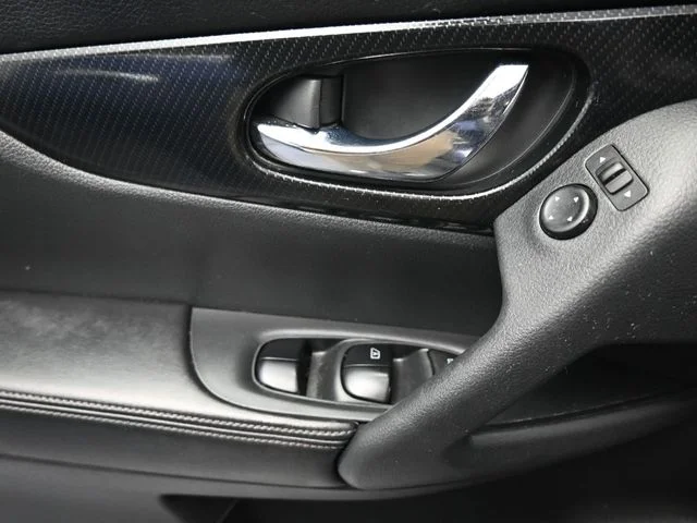 Used 2020 Blue Nissan SL image 16