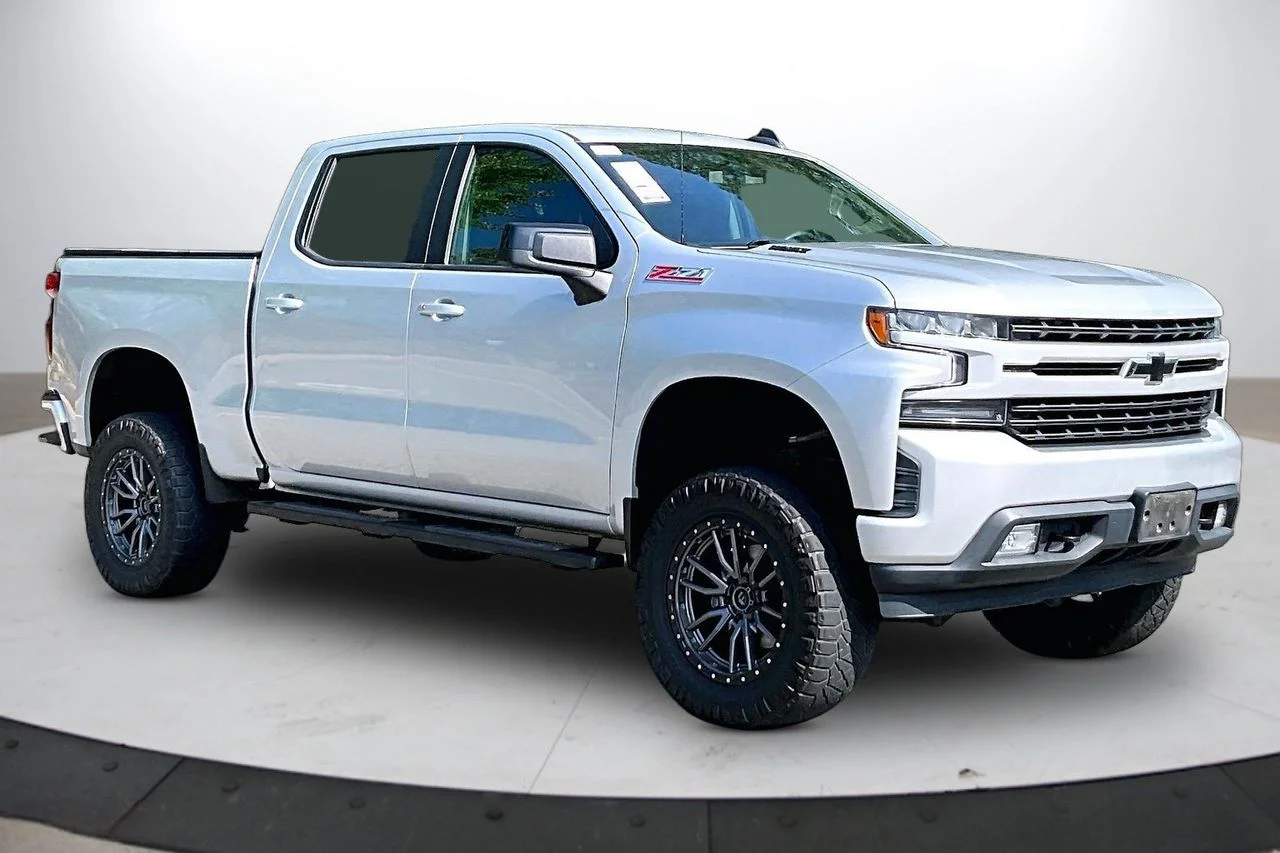 Used 2021 Silver Chevrolet RST image 2