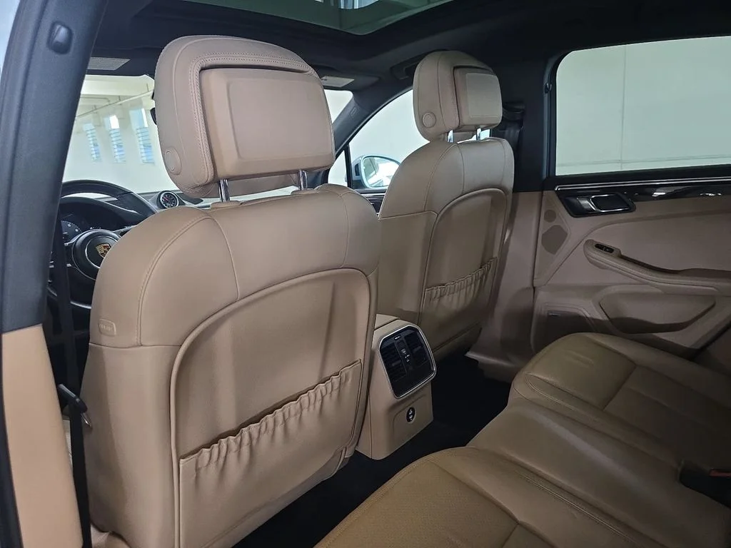 2021 Porsche Macan S - Photo 25