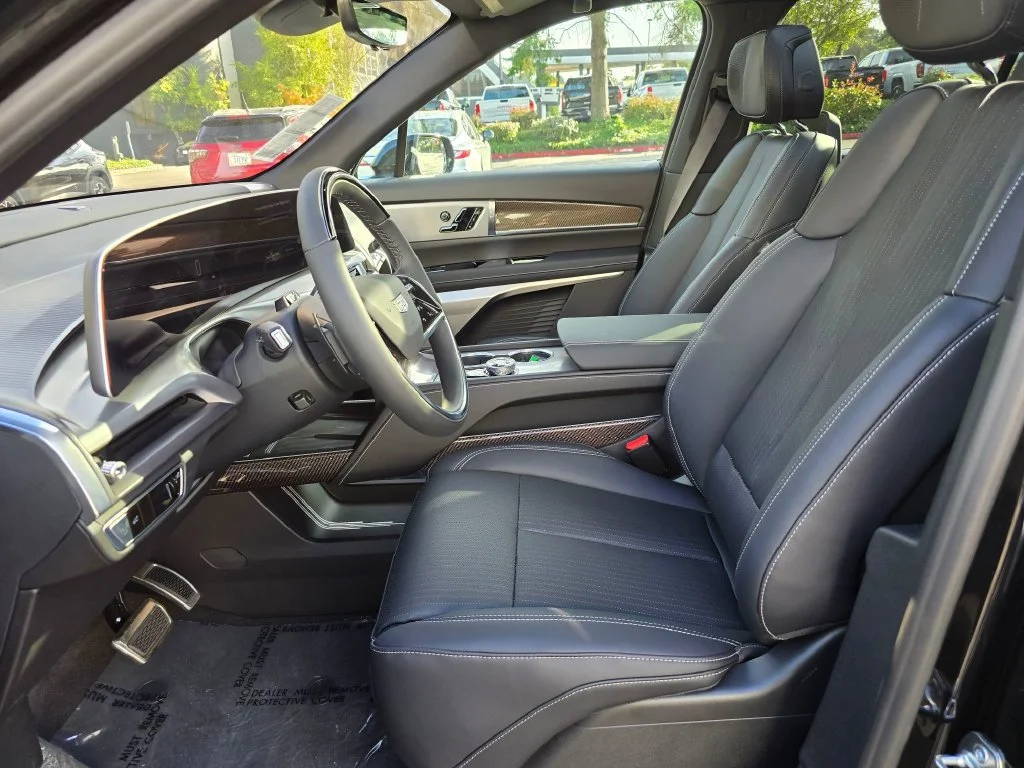 2027 Cadillac VISTIQ Sport - Photo 21