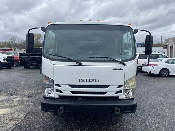 Used 2019 White Isuzu Dump Truck image 5