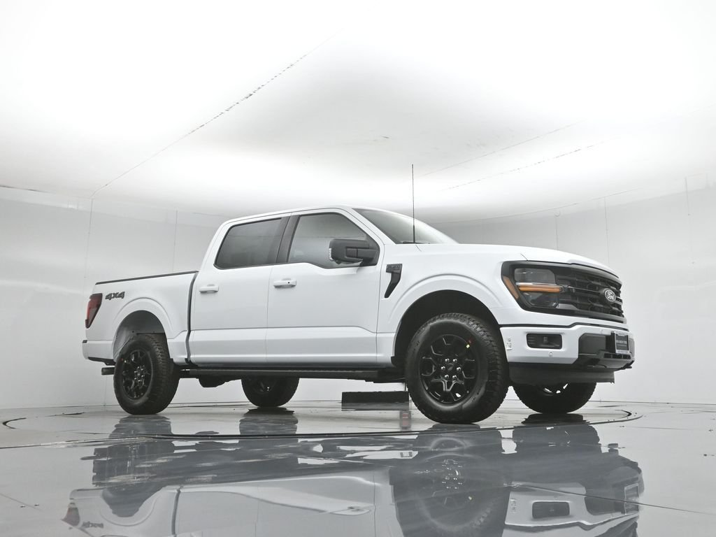 New 2026 Oxford White Ford XLT image 3