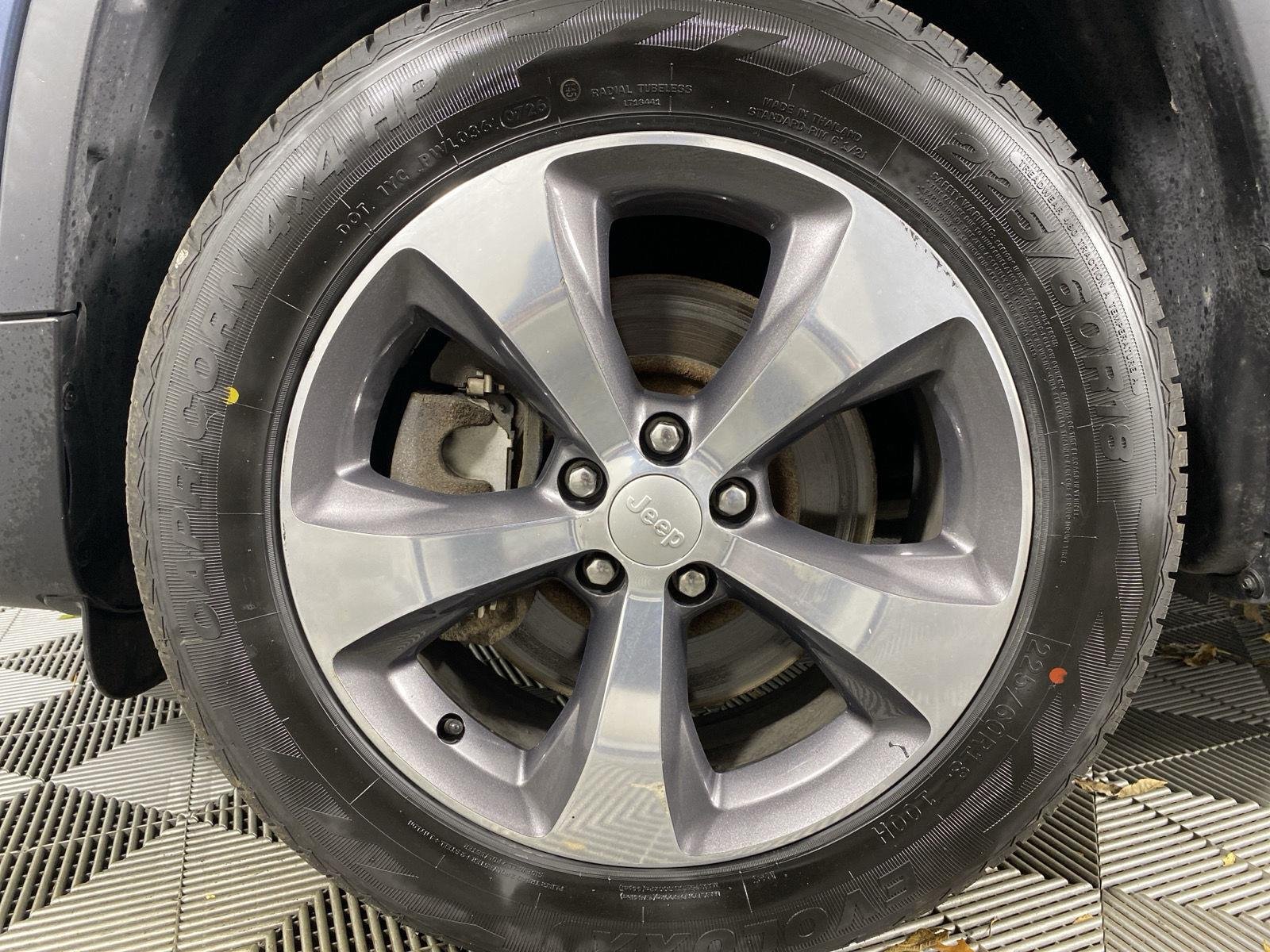 Used 2019 Blue Shade Pearlcoat Jeep Limited image 12