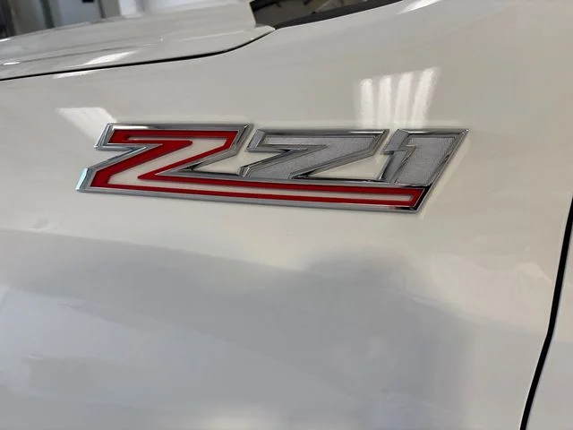 Used 2025 Summit White Chevrolet LT image 6