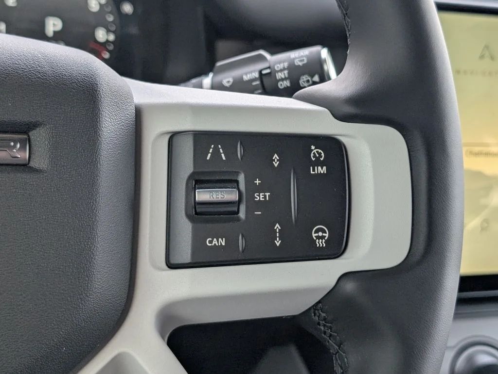 New 2026 Tasman Blue Land Rover X-Dynamic SE image 24