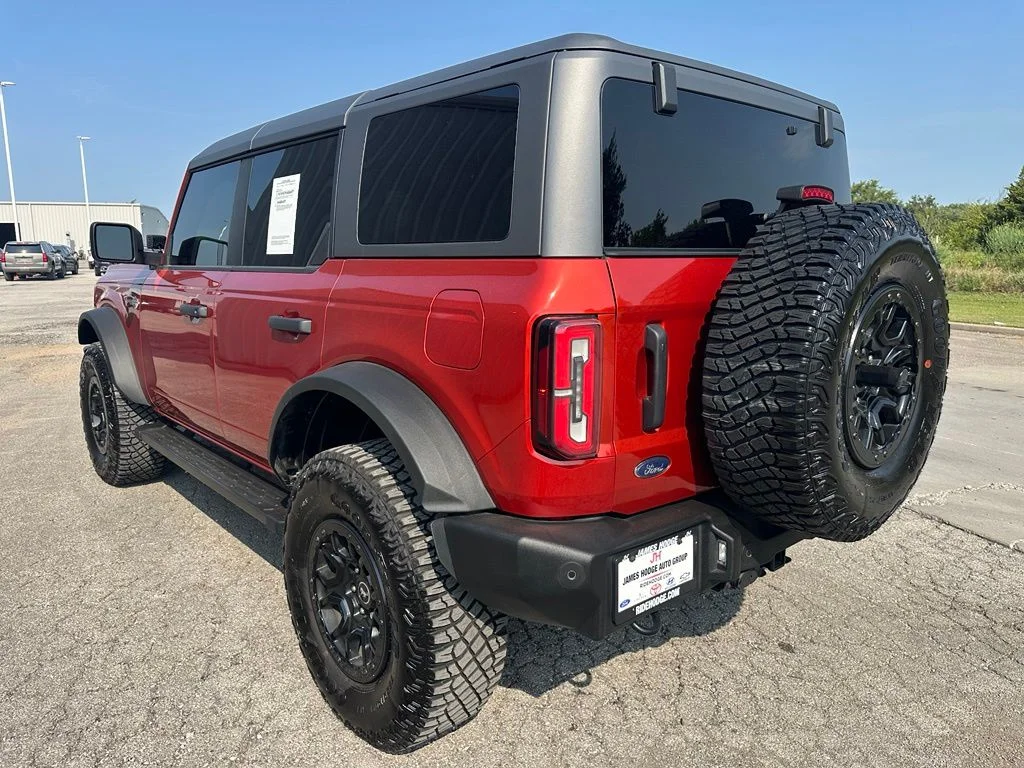 Used 2022 Red Ford Wildtrak image 7