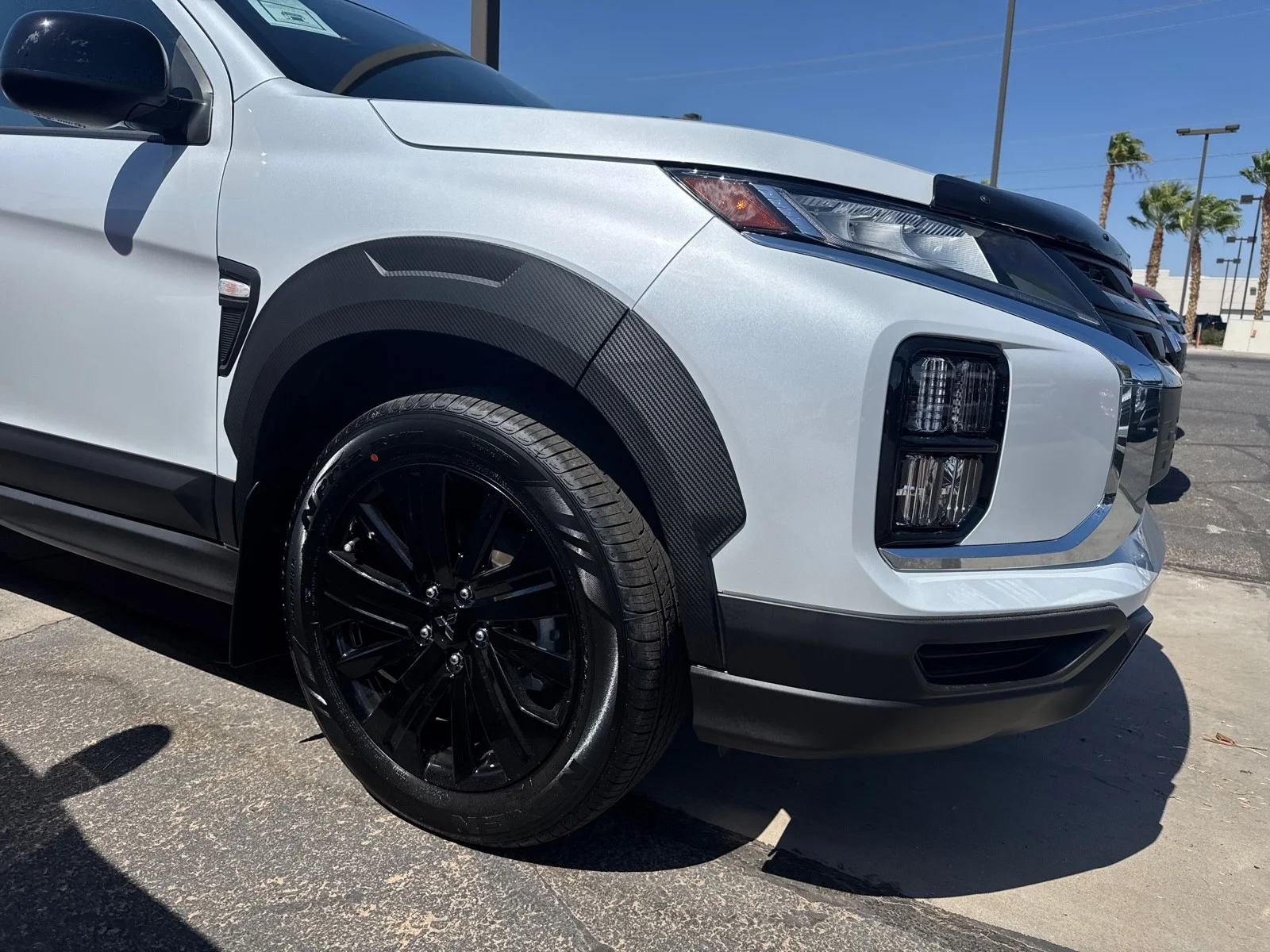 Used 2025 White Diamond Mitsubishi Trail Edition image 4