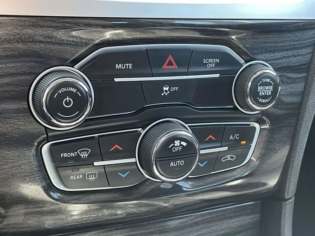Certified Used 2022  Chrysler Touring image 35