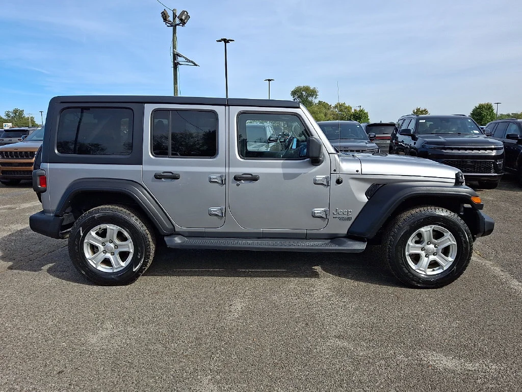 Used 2019 Silver Jeep Unlimited Sport S image 13