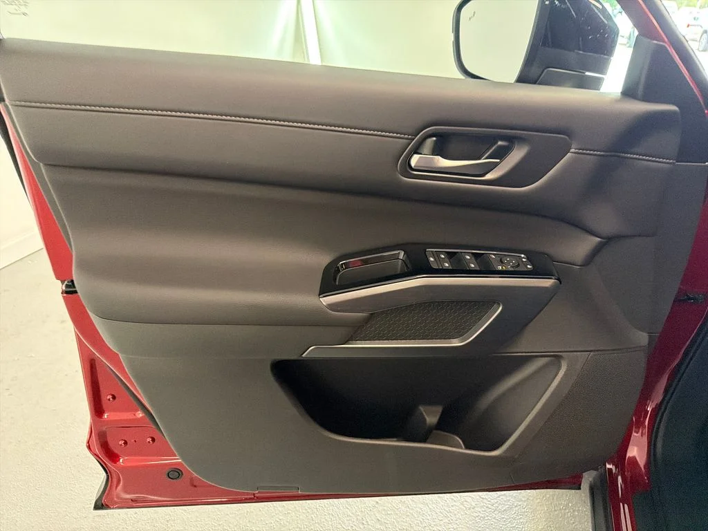 New 2026 Scarlet Ember Tintcoat Nissan SL image 11