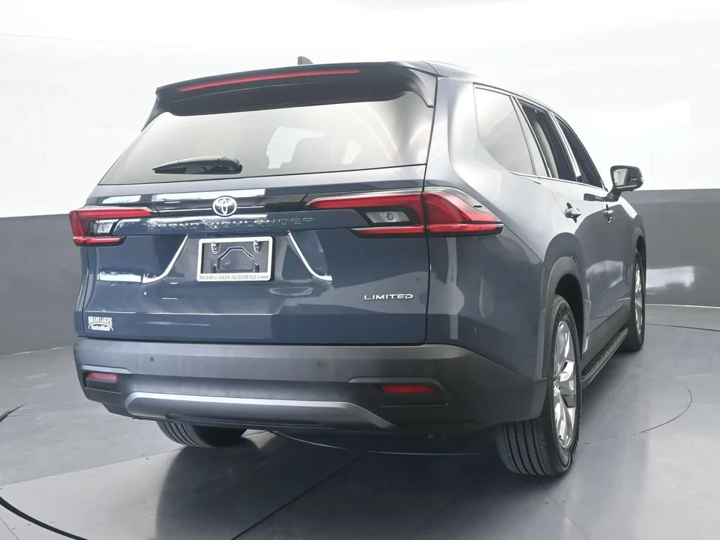 Used 2025 Cloud Toyota Limited image 5