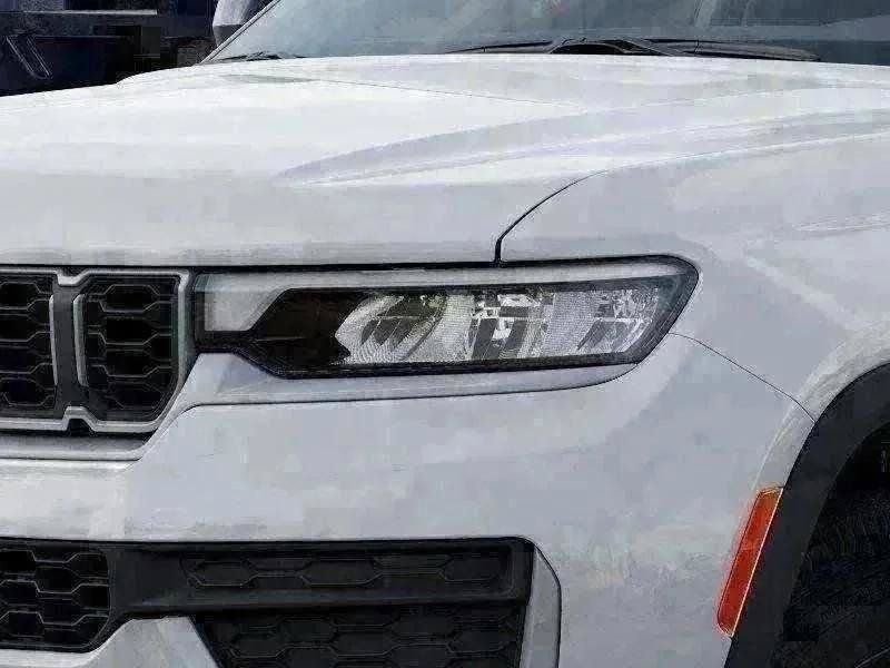 New 2026 Bright White Clear-Coat Exterior Paint Jeep Altitude image 27