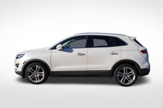 Used 2019 White Platinum Clearcoat Metallic Lincoln Reserve image 6