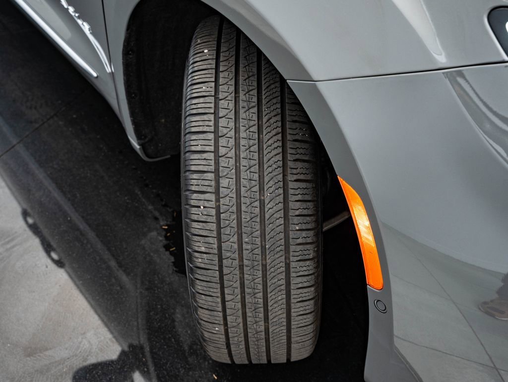 Used 2024 Ceramic Gray Clearcoat Chrysler Pinnacle image 53