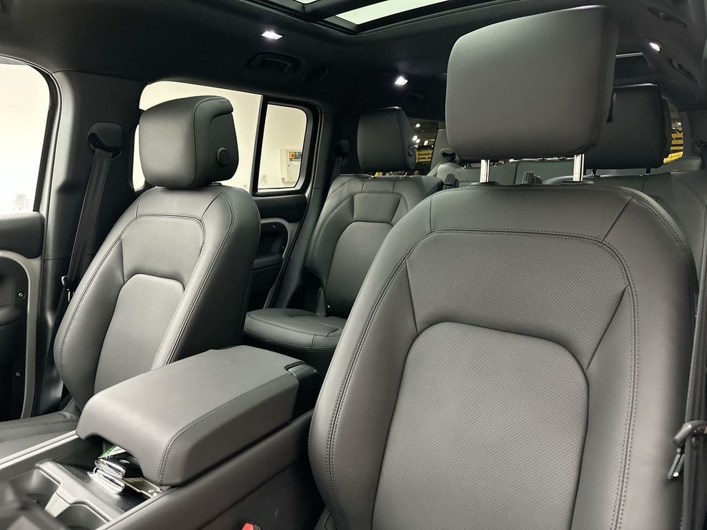 New 2026 Borasco Grey Metallic Land Rover X-Dynamic SE image 19