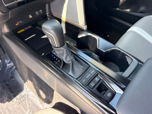 2025 Toyota Camry SE - Photo 25