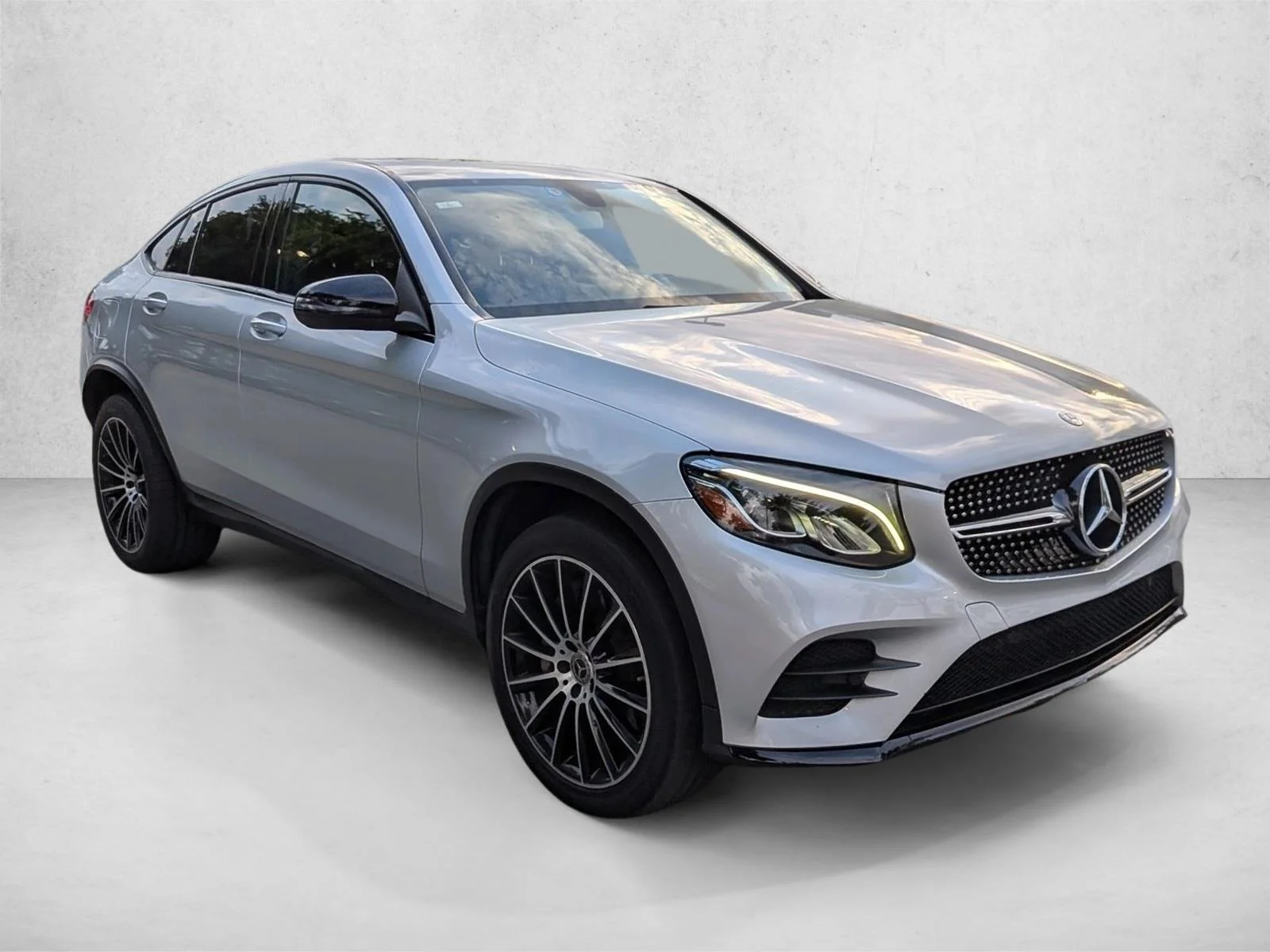 Used 2017 Iridium Silver Metallic Mercedes-Benz GLC 300 image 3