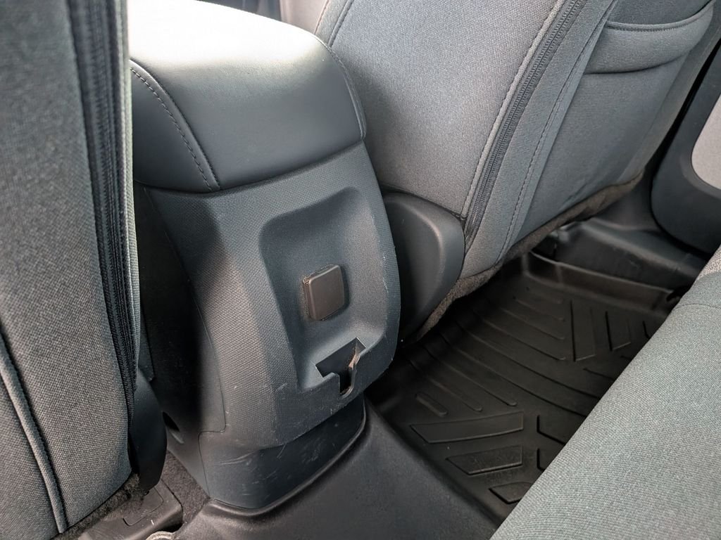 Used 2023 Green Ford XLT image 36
