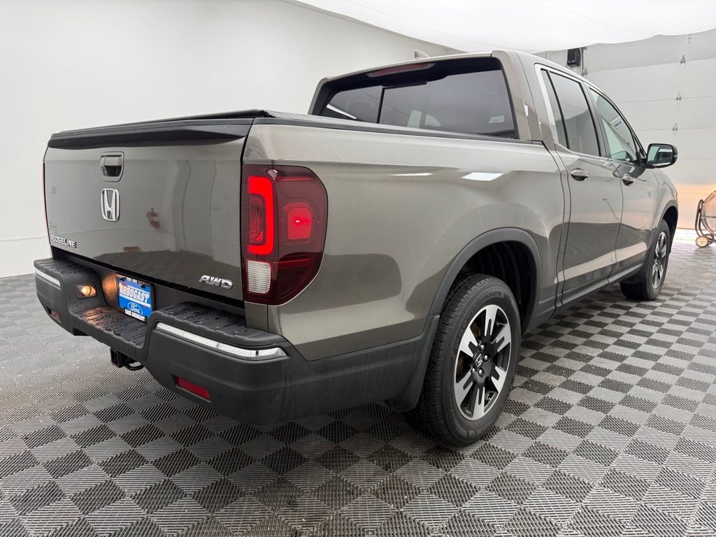 Used 2020 Pacific Pewter Metallic Honda RTL image 9
