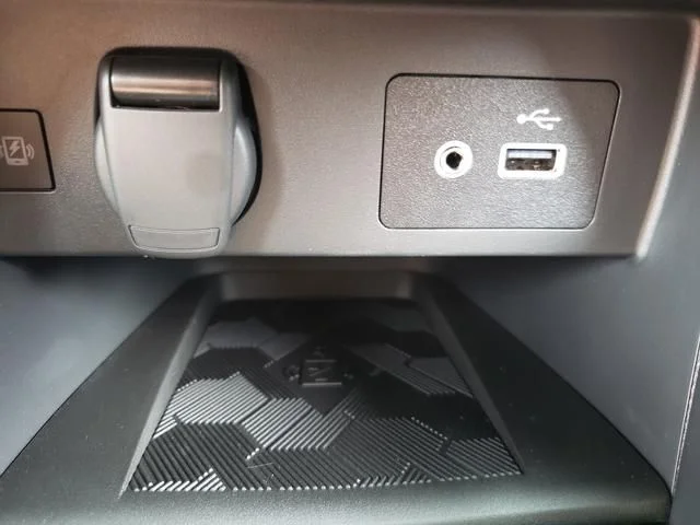 2025 Nissan Versa Sedan SV - Photo 19
