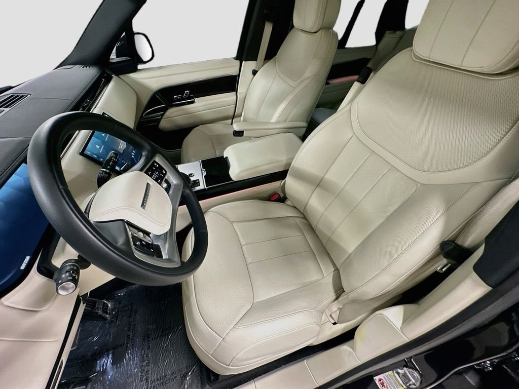 Certified Used 2025 Black Land Rover SE image 5