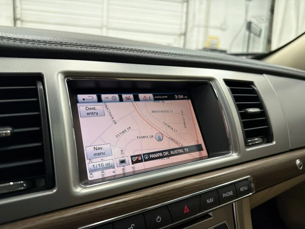 Used 2015  Jaguar 2.0T Premium image 17