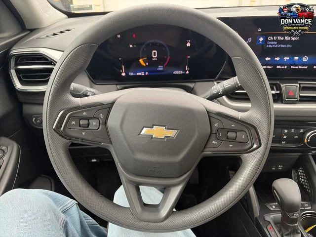 Used 2025 White Chevrolet LT image 14
