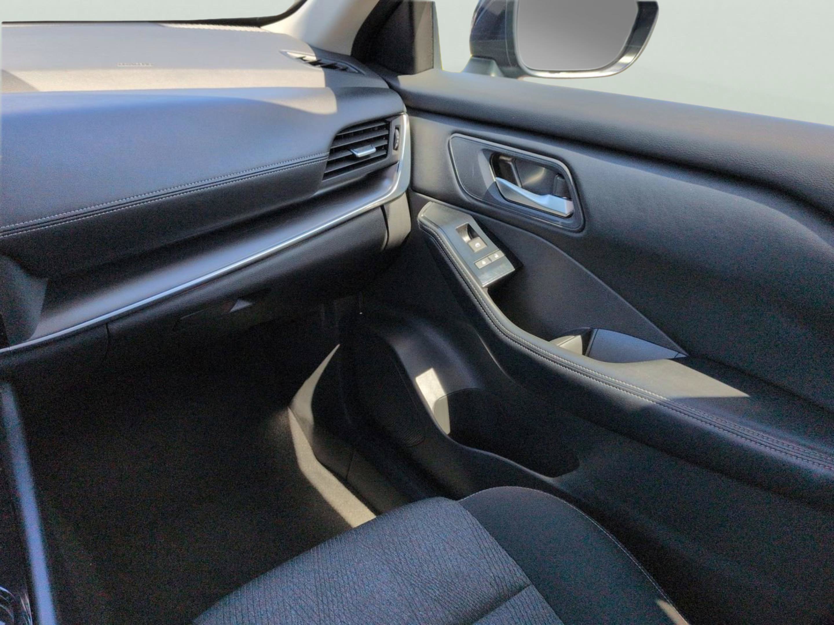 Used 2024 Deep Ocean Blue Pearl Nissan SV image 15
