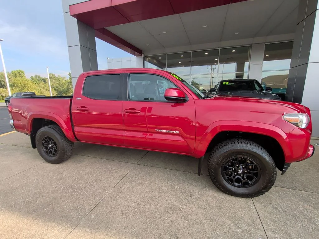 Used 2019 Red Toyota SR5 image 9