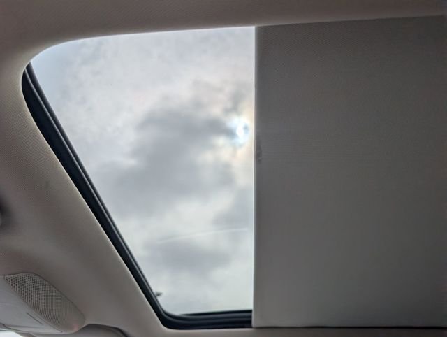 Used 2020 White Ford Titanium image 17