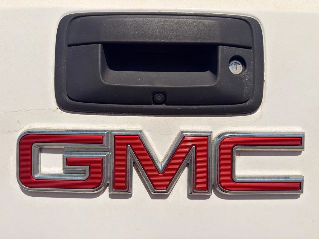 Used 2016 White GMC SLT image 16